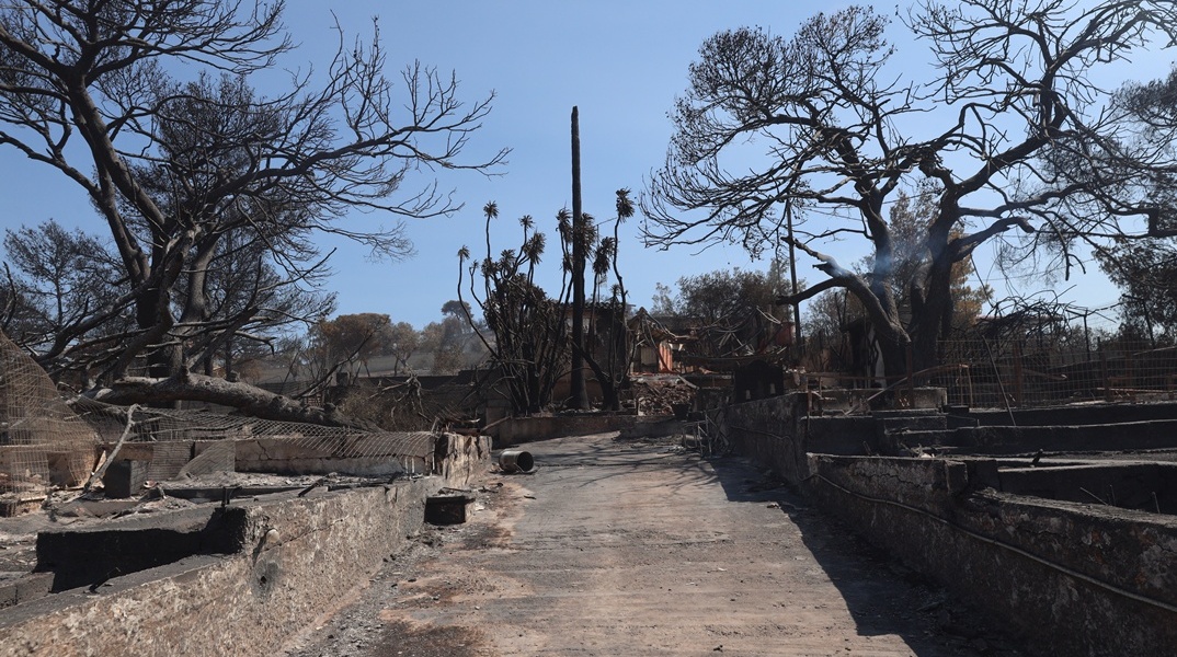 Εικόνα από το πέρασμα της φωτιάς στην Κερατέα