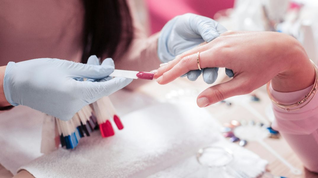 Η ΕΕ απαγορεύει οριστικά συγκεκριμένο τζελ νυχιών από 1η Σεπτεμβρίου -