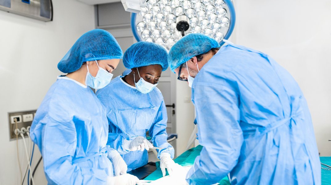 Την έθεσαν σε τεχνητό κώμα μετά από σοβαρή αλλεργική αντίδραση 