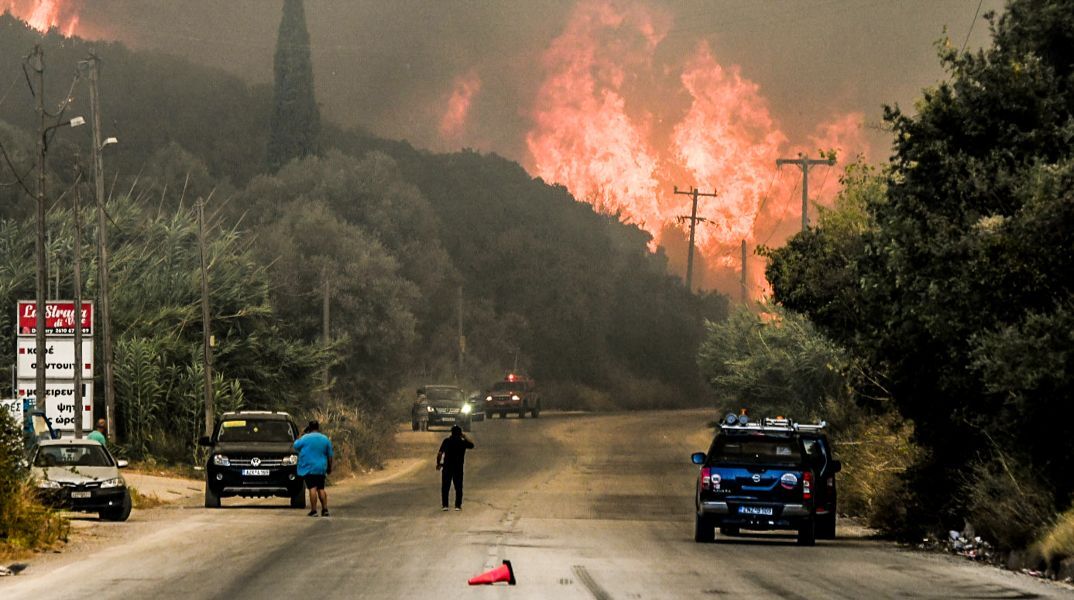 Φωτιά στην Αχαΐα: Σε ποια σημεία έχει κλείσει η νέα εθνική οδός Πατρών-Πύργου