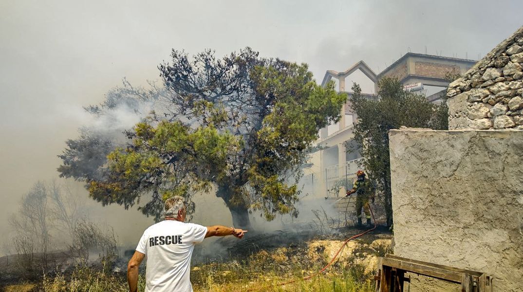 Φωτιά στη Ζάκυνθο: Εκκενώθηκαν Αγαλάς και Κερί - Κάηκαν σπίτια