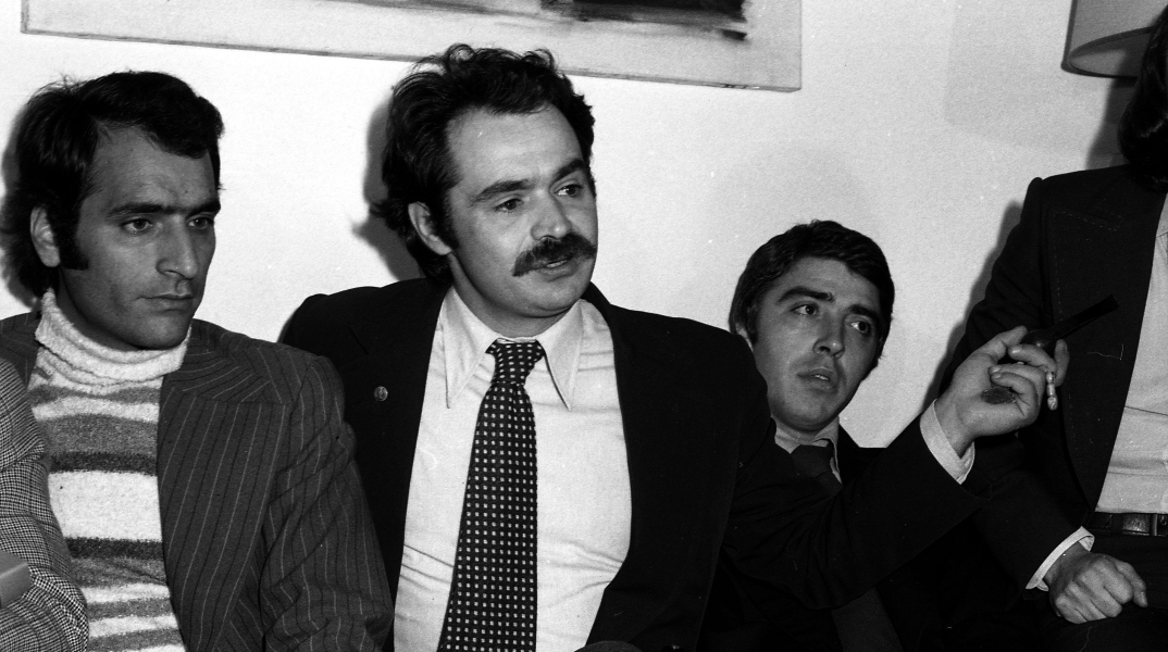 Συνέντευξη Τύπου του Αλέκου Παναγούλη με ομάδα από τους δεσμοφύλακές του © Eurokinissi