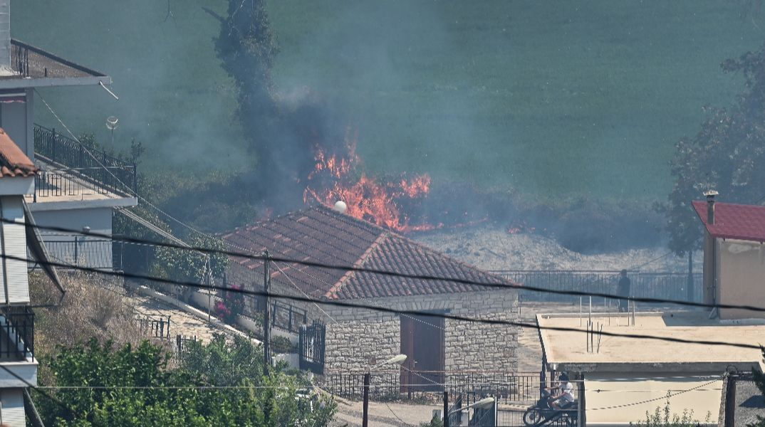 Εκκενώνεται η Φιλιππιάδα -  Στο έλεος της πύρινης λαίλαπας η Πρέβεζα