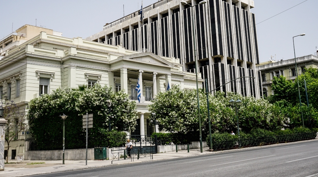 Κάντε ησυχία. Το Υπουργείο Εξωτερικών κοιμάται