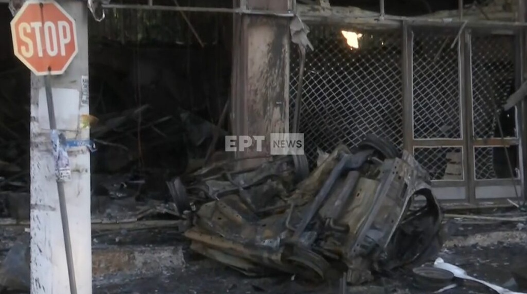 Τροχαίο δυστύχημα στο Κορωπί: Νεκρός ο οδηγός του αυτοκινήτου που έπεσε σε κατάστημα 