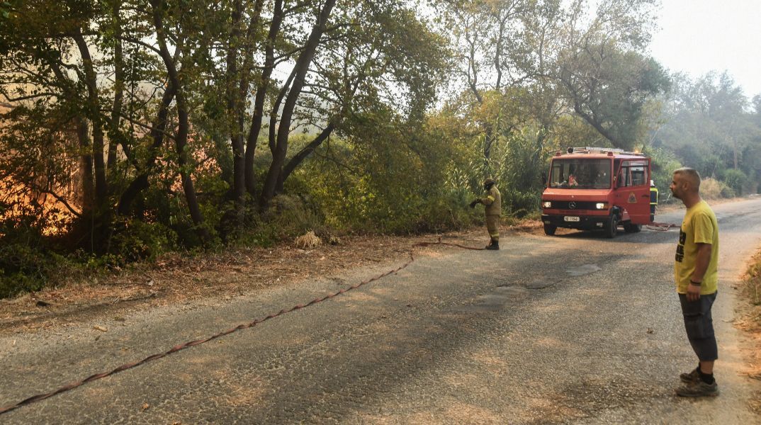 Κερατέα: Πυροσβεστικό όχημα συγκρούστηκε με ΙΧ - Νεκρή μια 61χρονη	