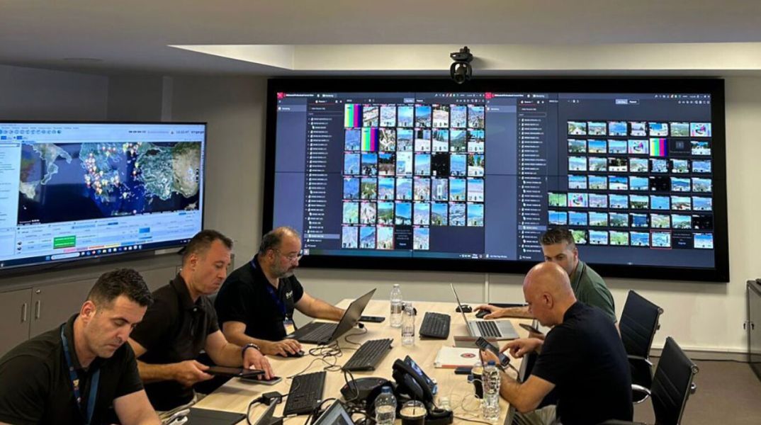 Μέσα στο War Room της Πολιτικής Προστασίας - Πώς γίνεται η διαχείριση των πυρκαγιών στο ΕΣΚΕΔΙΚ 