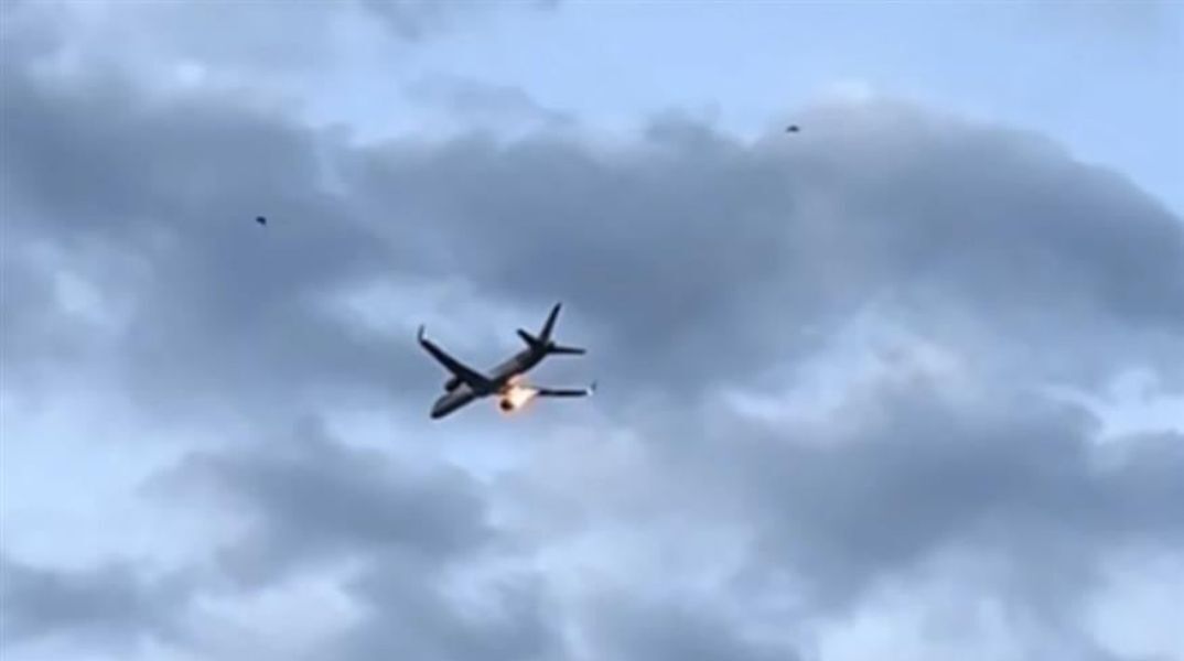  Η στιγμή που εκρήγνυται κινητήρας αεροσκάφους πάνω από την Κέρκυρα