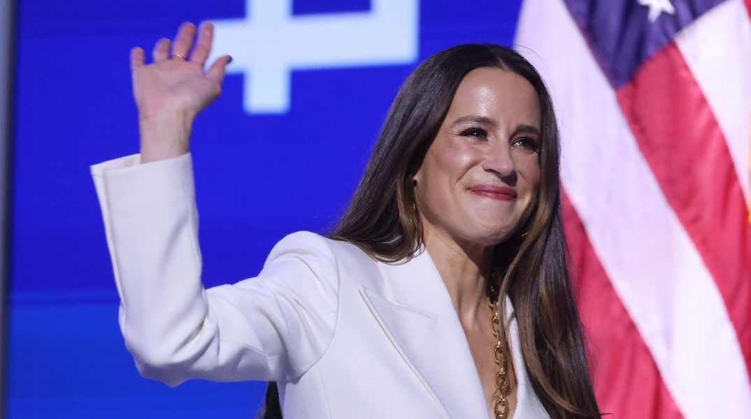 «Ο άνδρας μου χέρι-χέρι με την κοπέλα του» - Η ανάρτηση της κόρης του Μπάιντεν πριν ζητήσει διαζύγιο