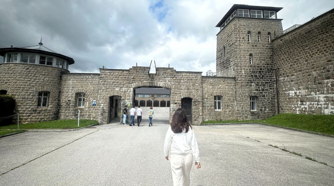 Το Μαουτχάουζεν, ο Θεοδωράκης και το σημαντικότερο μουσικό έργο που γράφτηκε ποτέ για το Ολοκαύτωμα 