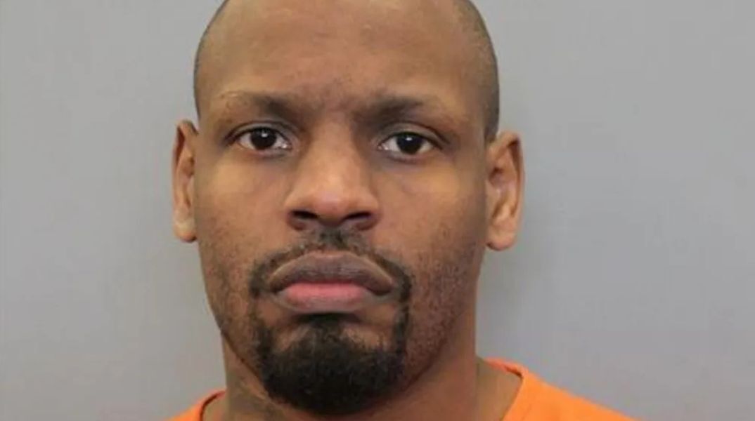 ΗΠΑ: Η αστυνομία στο Τέξας αναζητά τον Τόρι Ντούγκα, που αφέθηκε ελεύθερος «κατά λάθος» αντί να μεταφερθεί στη φυλακή για να εκτίσει ποινή 7 ετών.