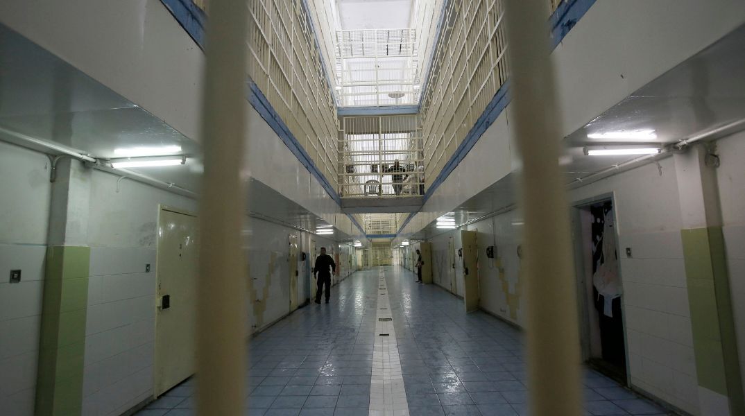 Υπόθεση εκβίασης στην Κατερίνη: 50χρονος Αλβανός μέσα από φυλακή ζητούσε 300.000€ - Συνδέεται με επιθέσεις σε σπίτια συγγενών.