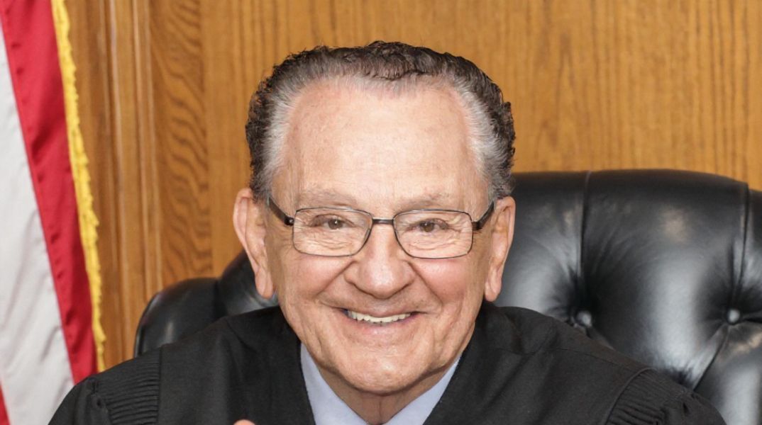 Πέθανε ο Φρανκ Καπρίο, ο πιο αγαπητός δικαστής στον κόσμο και «σταρ» του Caught in Providence