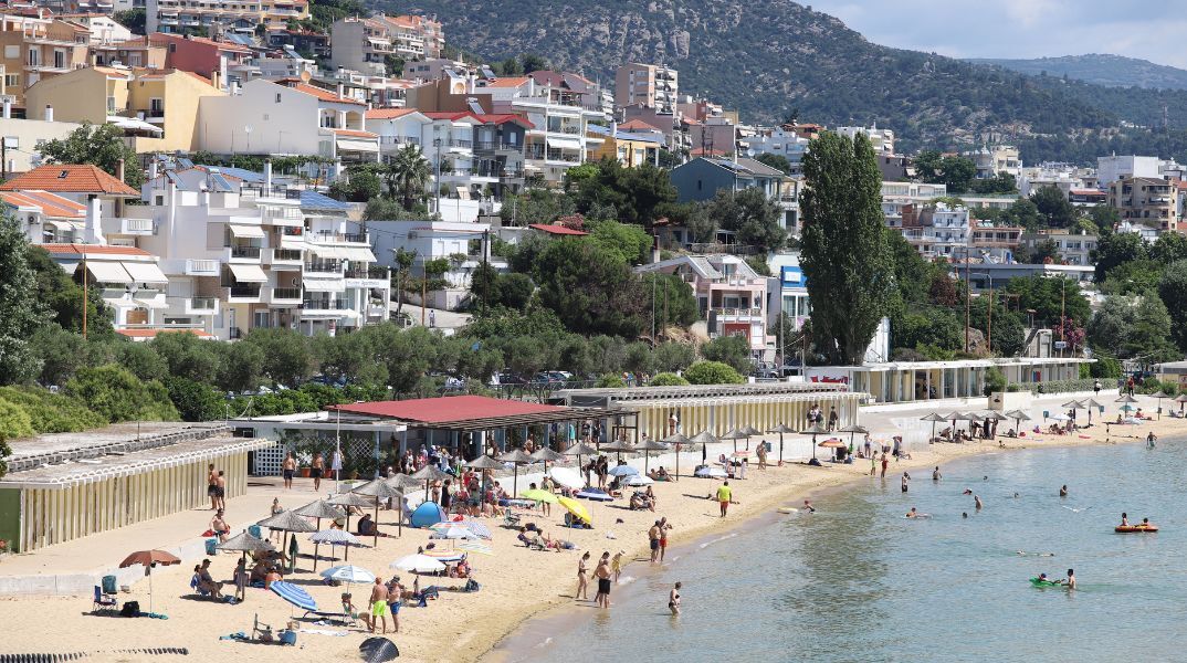 Καλαμίτσα: Μια πανέμορφη παραλία (μέσα) στην Καβάλα