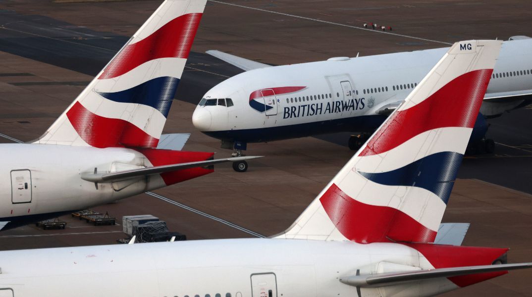 Αεροσυνοδός της British Airways βρέθηκε γυμνός σε τουαλέτα αεροσκάφους, υπό την επήρεια ναρκωτικών, κατά τη διάρκεια πτήσης Καλιφόρνια-Λονδίνο.
