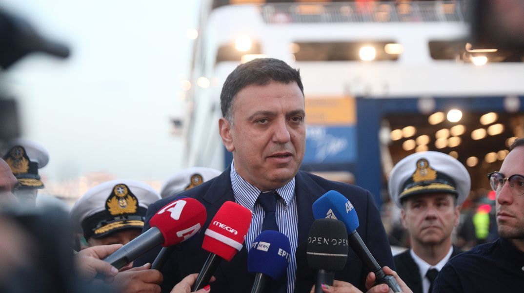 Ο Βασίλης Κικίλιας ενισχύει τους ελέγχους στα ημερόπλοια για την ασφάλεια των επιβατών και την ομαλή λειτουργία της ακτοπλοΐας.