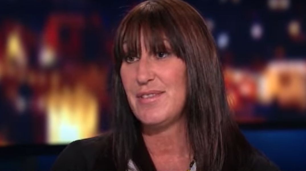 Μια γυναίκα από τη Νέα Υόρκη ισχυρίζεται ότι απολύθηκε από τη δουλειά της λίγο αφότου έδωσε το νεφρό της στη διευθύντριά της για να σωθεί.