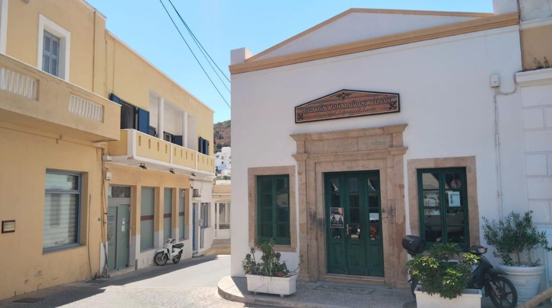H Δημοτική Βιβλιοθήκη Λέρου, με ιστορία που ξεκινά τον 19ο αιώνα, εξελίχθηκε σε σύγχρονο πολιτιστικό κέντρο, προσφέροντας γνώση και δράσεις φιλαναγνωσίας.