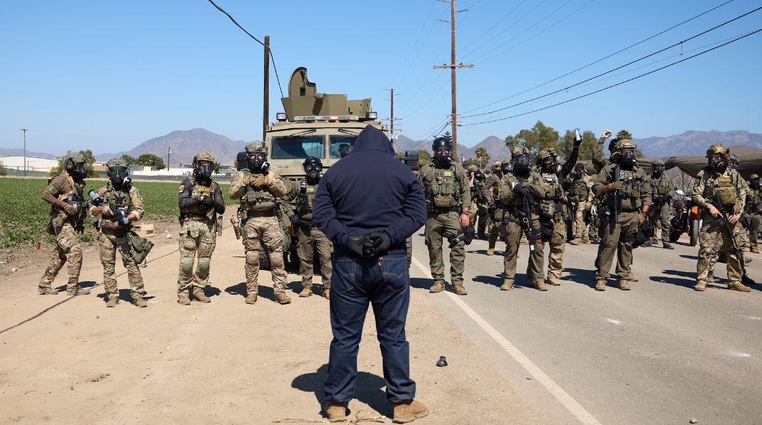Ο πληθυσμός των μεταναστών στις ΗΠΑ μειώθηκε κατά περισσότερο από ένα εκατομμύριο άτομα, εν μέσω αυστηρής πολιτικής Τραμπ και καταστολής 