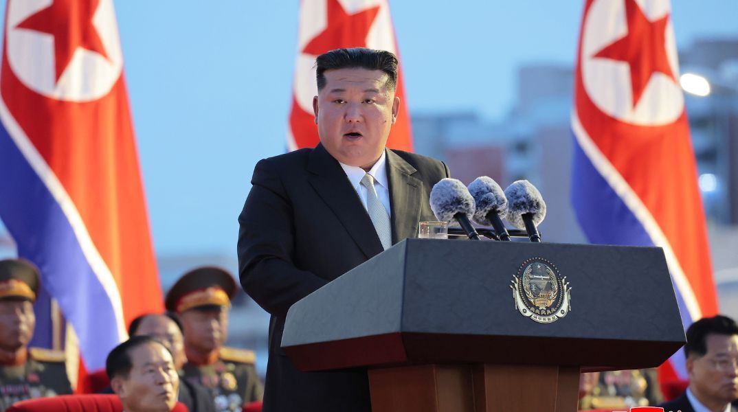 Η Βόρεια Κορέα δοκίμασε δύο νέους πυραύλους αεράμυνας υπό τον Κιμ Γιονγκ Ουν, εν μέσω αυξανόμενης έντασης με Σεούλ και Ουάσιγκτον