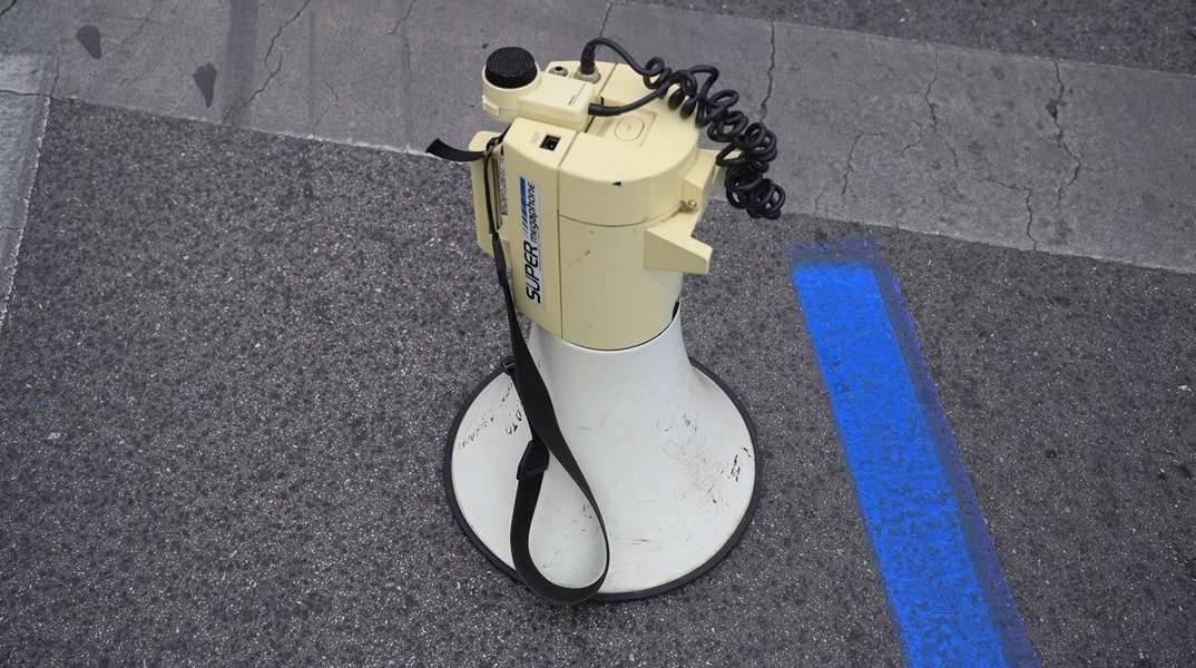 Ντουντούκα αφημένη στο έδαφος