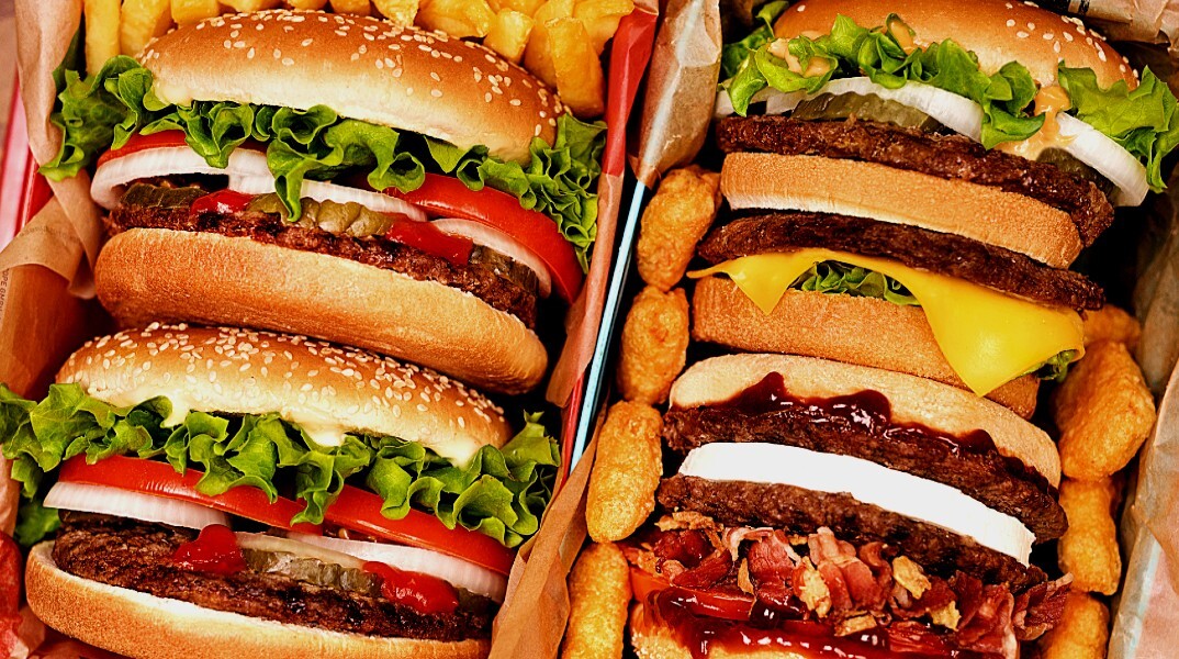 Τελικά φταίνε τα burgers και η πίτσα για την ακμή σου;