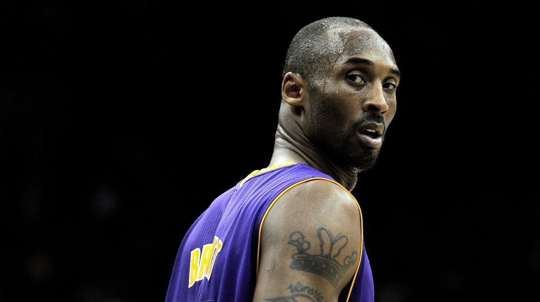 Η Warner Bros. Pictures απέκτησε σενάριο για ταινία που αφηγείται την ιστορία του θρυλικού Κόμπι Μπράιαντ και το πώς κατέληξε στους Λος Άντζελες Λέικερς.