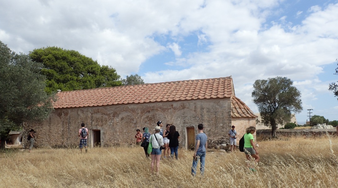 Ιερός Ναός Αγίων Ταξιαρχών, Καλύβια