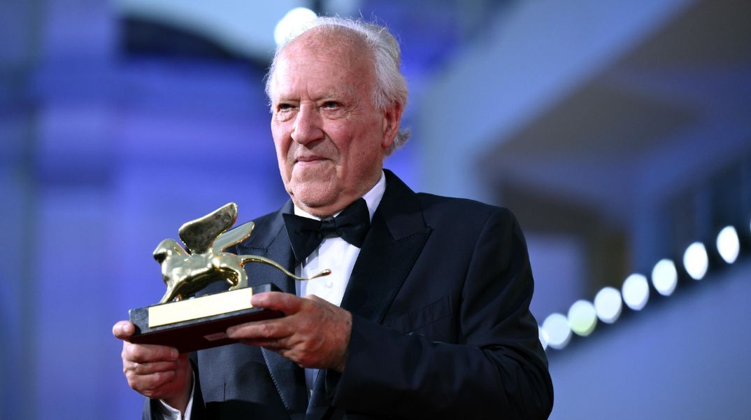 Μετά τον Χρυσό Λέοντα στο 82ο Φεστιβάλ Κινηματογράφου της Βενετίας, ο σκηνοθέτης Βέρνερ Χέρτζογκ άνοιξε λογαριασμό στο Instagram, για να μοιράζεται στιγμές του