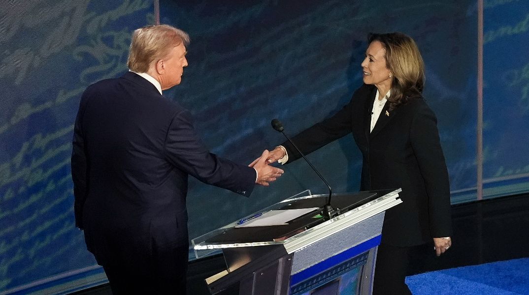 Ο Τραμπ καταργεί τα μέτρα προστασίας για την ασφάλεια της Κάμαλα Χάρις