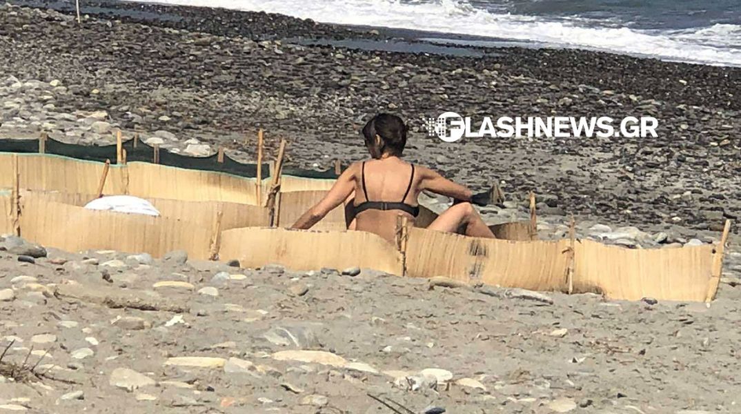 Χανιά: Λουόμενη έκανε ηλιοθεραπεία σε προστατευμένο χώρο όπου γεννούν θαλάσσιες χελώνες
