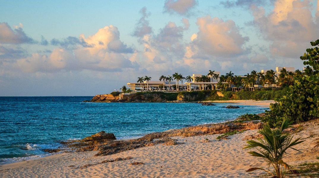 Ανγκουίλα: Το μικροσκοπικό και άγνωστο νησί της Καραϊβικής που πλουτίζει λόγω της τεχνητής νοημοσύνης