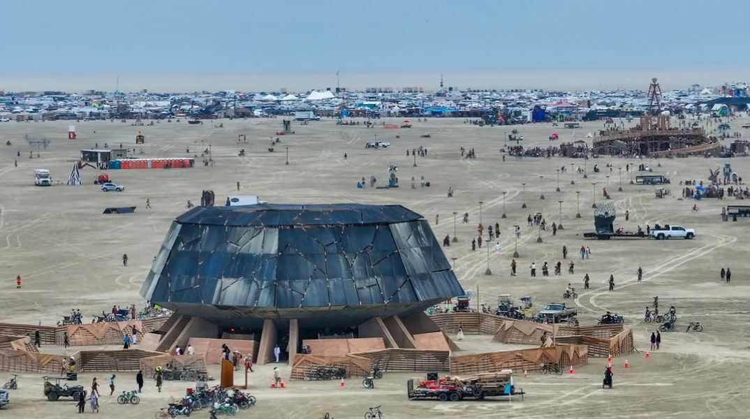 Άνδρας βρέθηκε νεκρός σε «λίμνη αίματος» στο Burning Man - Οι αρχές της Νεβάδα ερευνούν ανθρωποκτονία - Το φεστιβάλ συνεχίζεται 