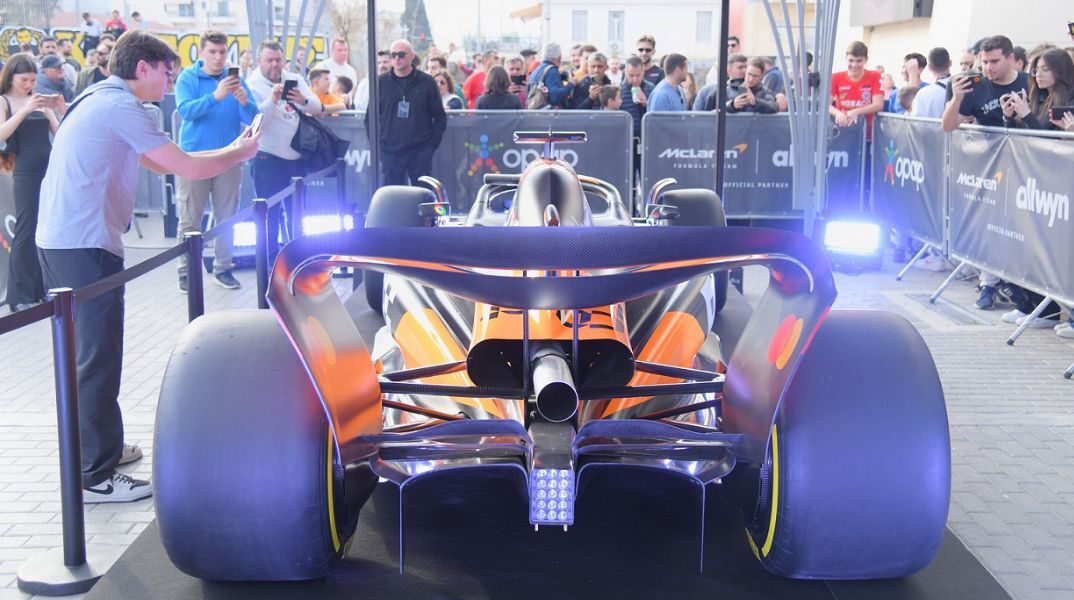 Το μονοθέσιο της McLaren F1 Team κάνει στάση στη Θεσσαλονίκη από τις 6 Σεπτεμβρίου, προσφέροντας μοναδική εμπειρία στους φίλους του αθλήματος
