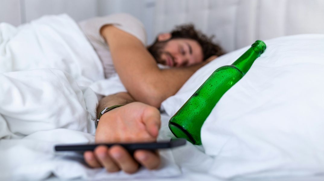 Άνδρας από τη Γλασκώβη υπέφερε τέσσερις εβδομάδες από χανγκόβερ μετά από 60 μπίρες - Η υπερβολική κατανάλωση αλκοόλ προκάλεσε αυτοάνοσο πρόβλημα στον 37χρονο