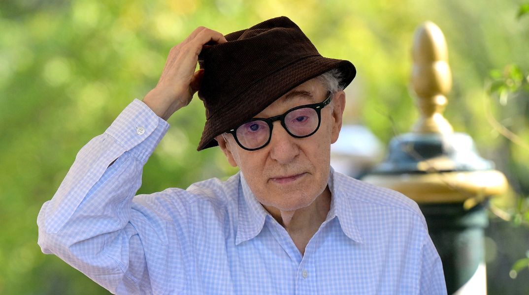 Ο Γούντι Άλεν χαρακτήρισε τον Ντόναλντ Τραμπ «πολύ καλό ηθοποιό» από τη συνεργασία τους το 1998 - Δήλωσε ότι τον εξέπληξε η ενασχόλησή του με την πολιτική