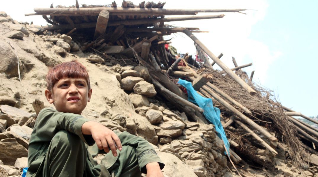 Αφγανιστάν: Λιγοστεύουν οι ελπίδες για επιζώντες - Περιορισμένη η διεθνής βοήθεια