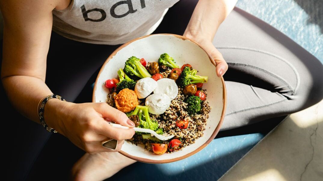 4 μύθοι για τα κιλά των διακοπών