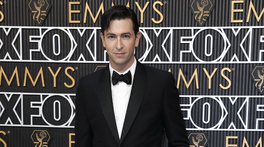 Ο ηθοποιός Νίκολας Μπράουν του Succession συνελήφθη για υποψία οδήγησης υπό την επήρεια - Αφέθηκε ελεύθερος χωρίς εγγύηση, δίκη στις 16 Σεπτεμβρίου.