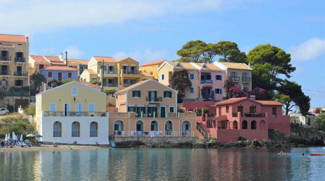 Φολέγανδρος και Κεφαλονιά μαγεύουν τους Γάλλους με την απόκρημνη ομορφιά και την αυθεντικότητά τους