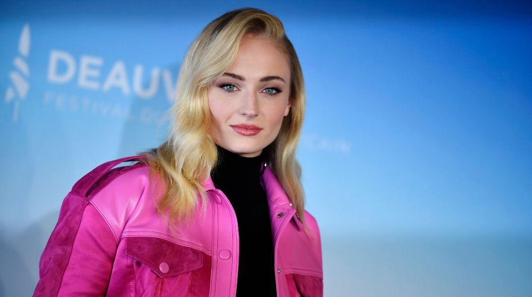 Η Σόφι Τέρνερ γίνεται η νέα Λάρα Κροφτ στη σειρά Tomb Raider του Amazon, σε σενάριο Φίμπι Γουόλερ-Μπριτζ - Γυρίσματα από τον Ιανουάριο του 2026.