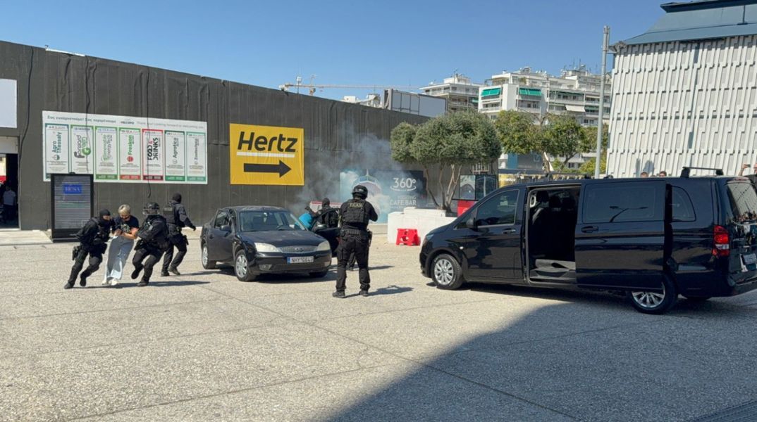 «Περιστατικό ομηρίας» στη 89η ΔΕΘ: Η εντυπωσιακή άσκηση της ΕΚΑΜ - Δείτε το βίντεο