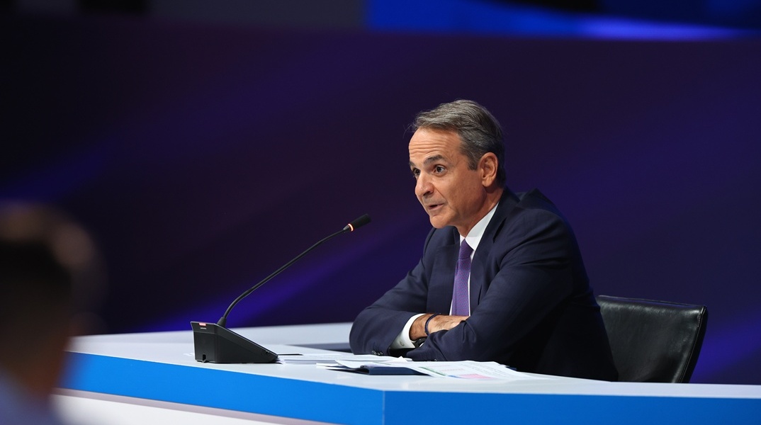 LIVE | Μητσοτάκης: Ευφάνταστα τα σενάρια για αλλαγή ηγεσίας στη ΝΔ πριν τις εκλογές του 2027