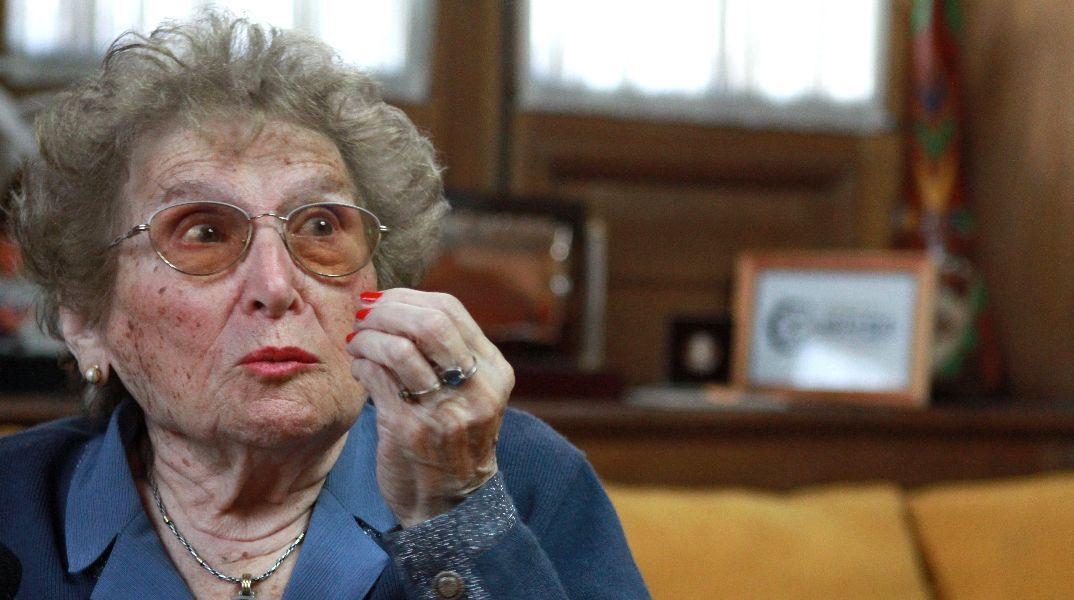 Πέθανε η Ρόσα Ροϊσινμπλίτ, η εμβληματική Γιαγιά της Πλατείας Μαΐου - Η συγκλονιστική ιστορία της