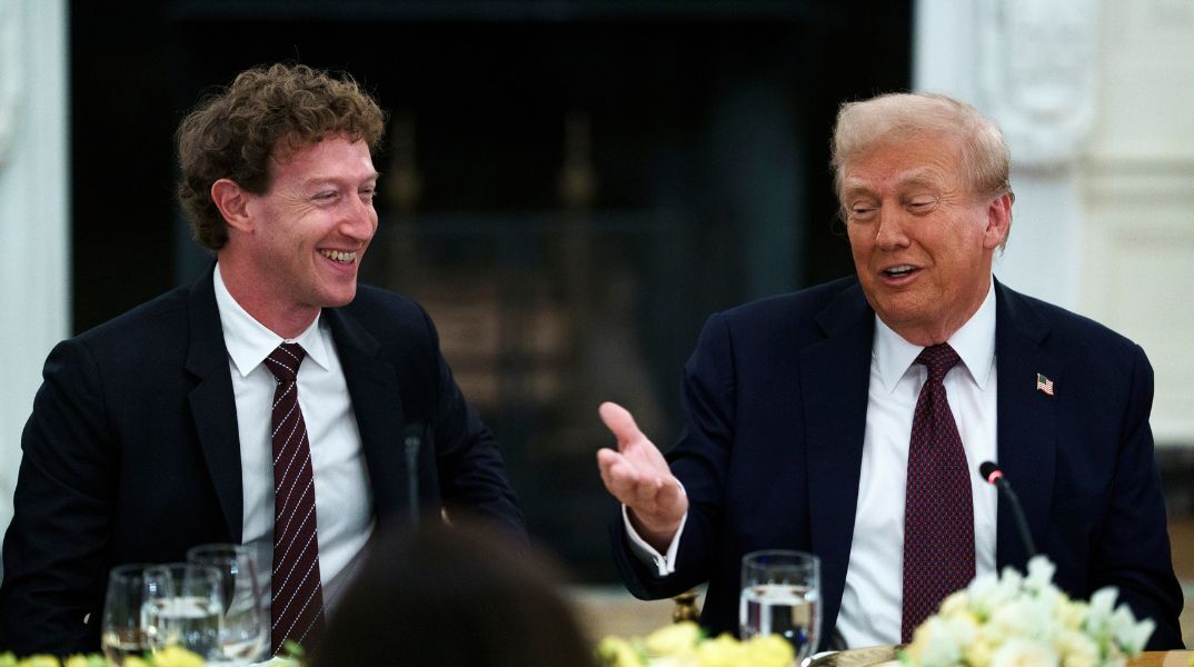 Ο Μαρκ Ζάκερμπεργκ ακούστηκε σε «ανοιχτό μικρόφωνο» να παραδέχεται στον Ντόναλντ Τραμπ πως δεν ήξερε πώς να απαντήσει για την τεχνητή νοημοσύνη.