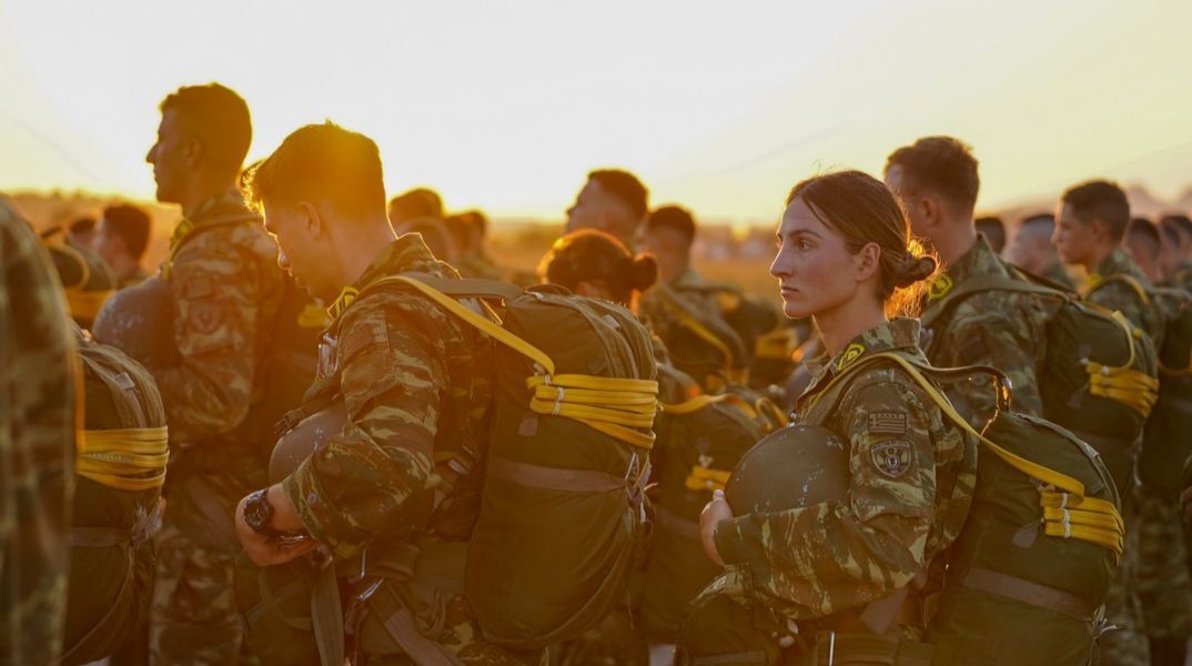 Το νέο μισθολόγιο για τους ενστόλους - Τι αλλάζει από τον Οκτώβριο για πάνω από 151.400 στελέχη