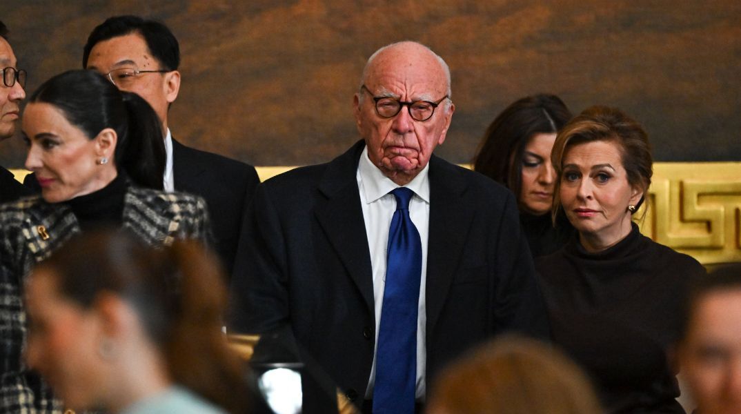 Οικογένεια Μέρντοχ: Ο Λάχλαν Μέρντοχ αναλαμβάνει τον πλήρη έλεγχο της αυτοκρατορίας των ΜΜΕ, καθώς τα αδέρφια του αποχωρούν μετά από πολυετή διαμάχη.