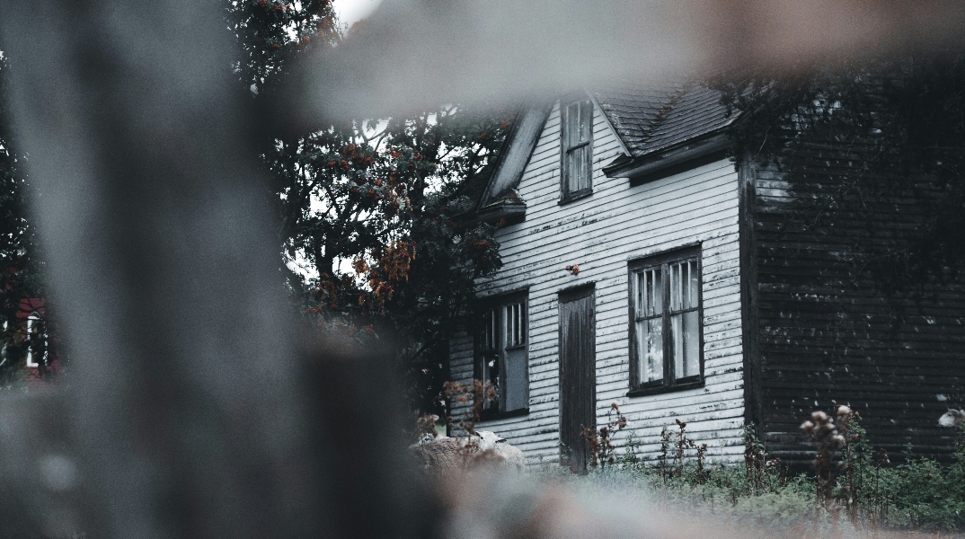 Η μούχλα ενός σπιτιού αρρώσταινε την οικογένεια που έδωσε όλες τις οικονομίες της στην αγορά του