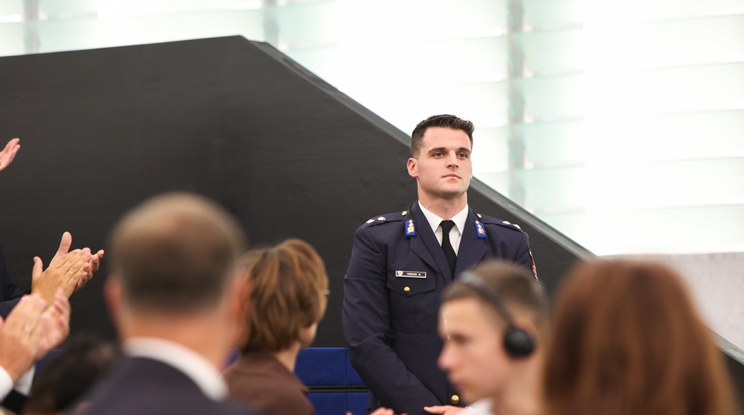 Ο Έλληνας δασοκομάντο που καταχειροκρότησε το Ευρωπαϊκό Κοινοβούλιο - «Είστε έμπνευση για όλους»