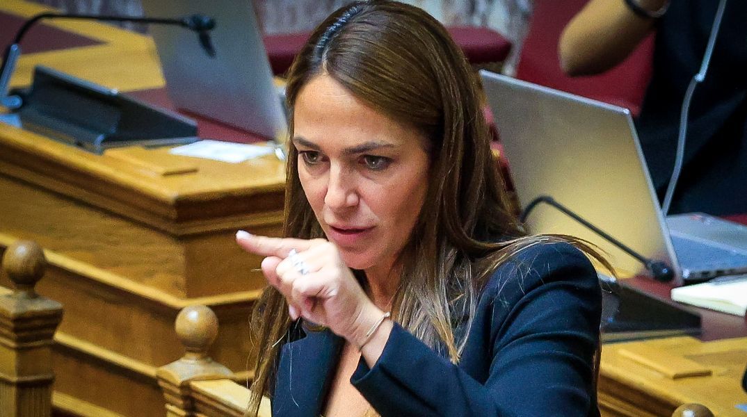 Δόμνα Μιχαηλίδου: Σας ζητώ να σκεφτείτε μια οικογένεια με τρία παιδιά, που το ένα παιδί από τα τρία έχει αναπηρία